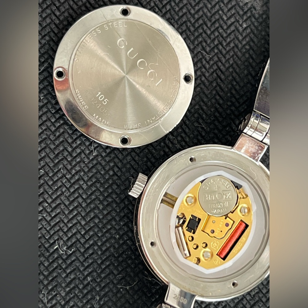 Gucci bangle 105 ladies Watch model YA105518 sherry line. - Picture 14 of 15